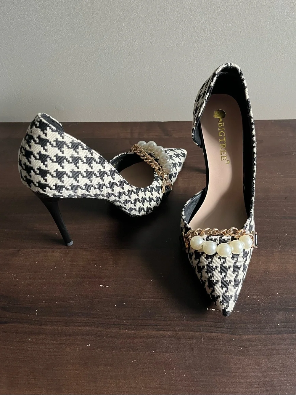 NWT Bigtree Houndstooth Pumps Size 37